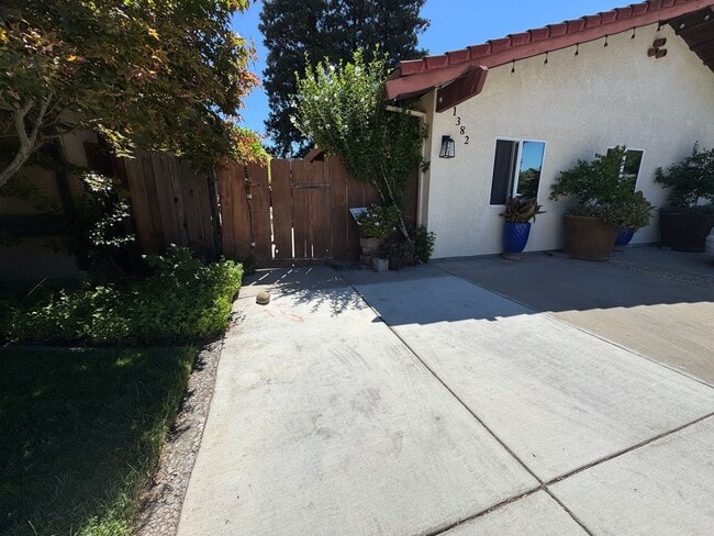 Building Photo - All Utilities Included! Beautiful 2 Bedroom ADU in a Desirable Turlock Neighborhood
