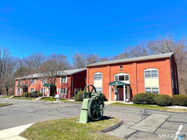 Building Photo - 543 N Main St