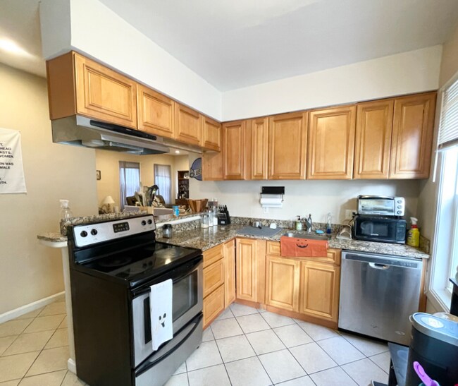Photo - 25 Sudan St Apartments Unit 2