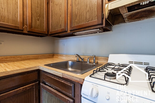 Building Photo - 837 W Wolfram St Unit 409 Rental