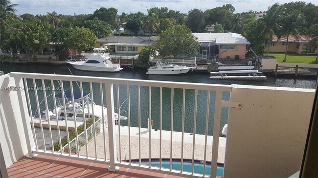 Building Photo - 2020 NE 135th St Unit 406