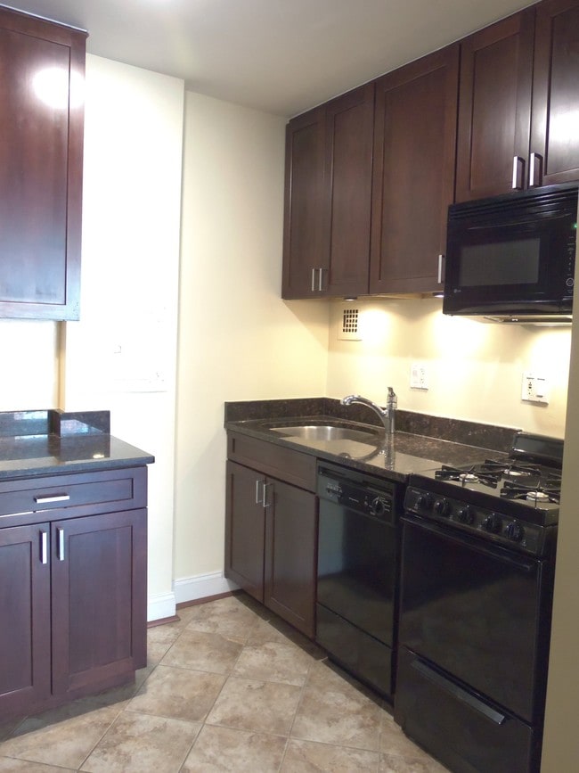 iluminación debajo del gabinete - 1021 Arlington Blvd Unidad 706