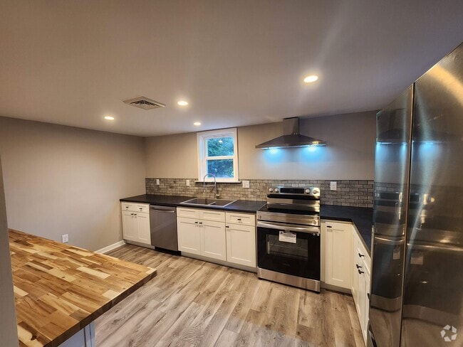 Building Photo - 4717 Fox Ave Rental