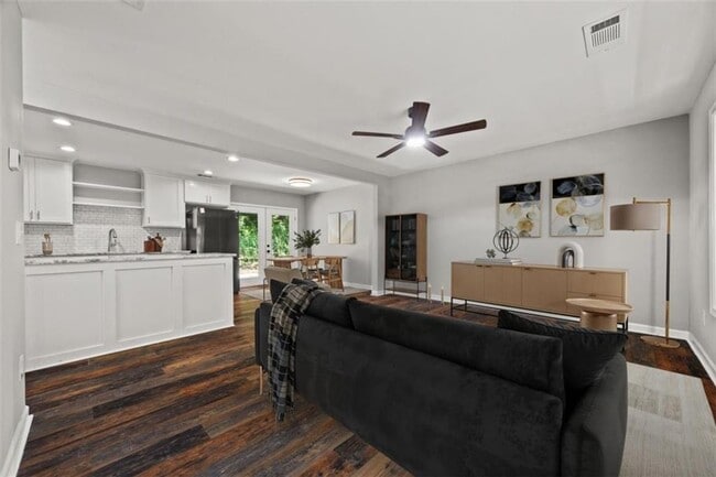 Photo - 53 Lucia Dr SE