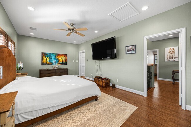 Photo - 202 E 7th St