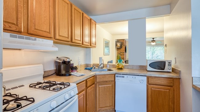 Ivy Gates Townhomes - Ivy Gates Townhomes
