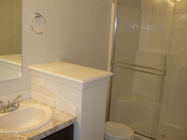 Photo - NICE 3 bed 2 bath 2 car garage avail aroun... House