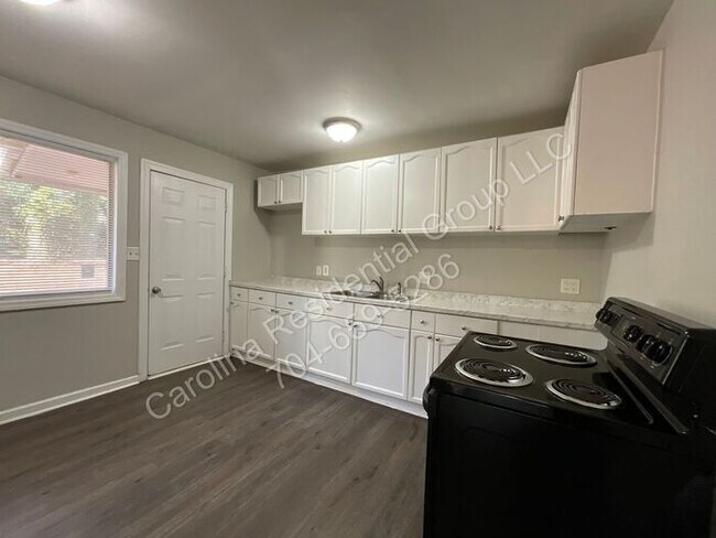 Photo - 520 Blendwood Dr