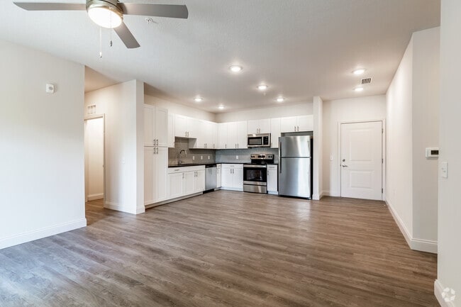 2BR, 1BA - 849SF