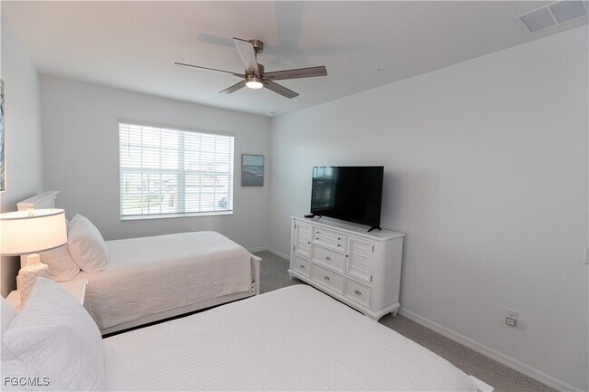 Building Photo - 16572 Kingwood Ln Unit 3621