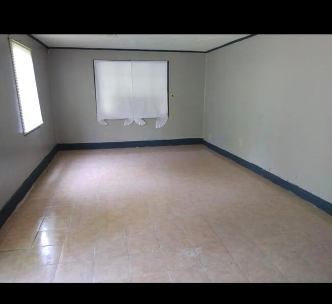 760 W April St