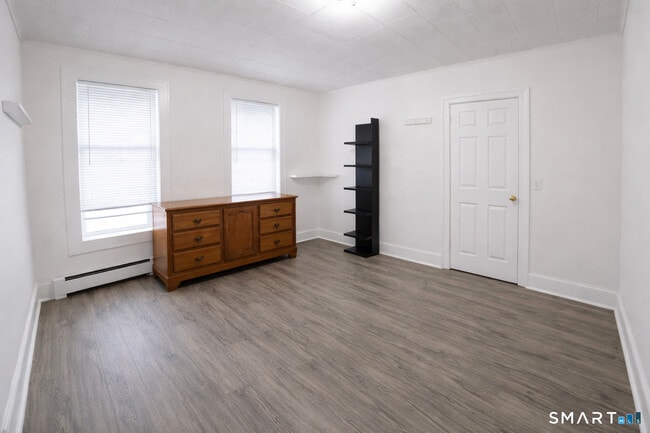 Photo - 687 Hallett St Unit 1