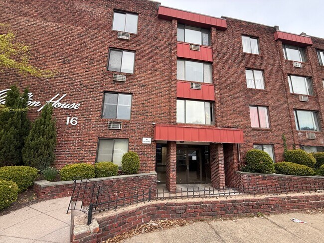 Building Photo - 16 Niles St