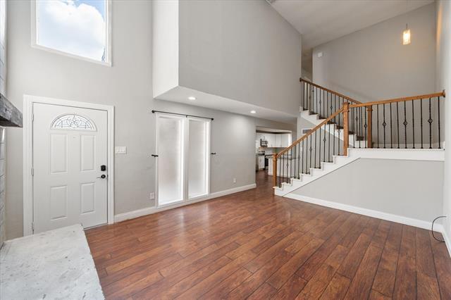 Photo - 207 E Harwood Rd