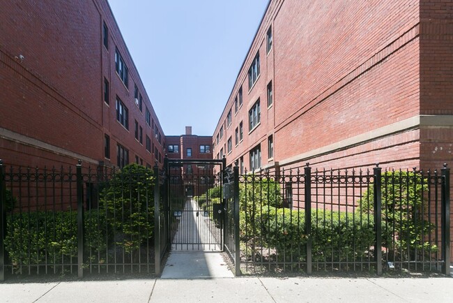 Building Photo - 5744 N Winthrop Ave Rental