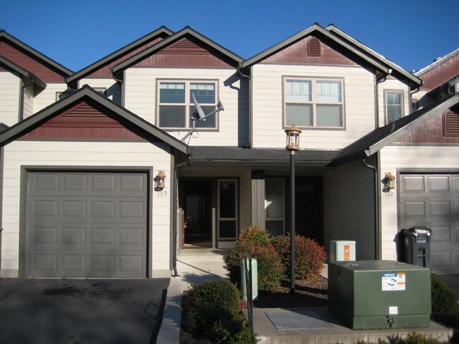 Building Photo - Townhome in Central Point