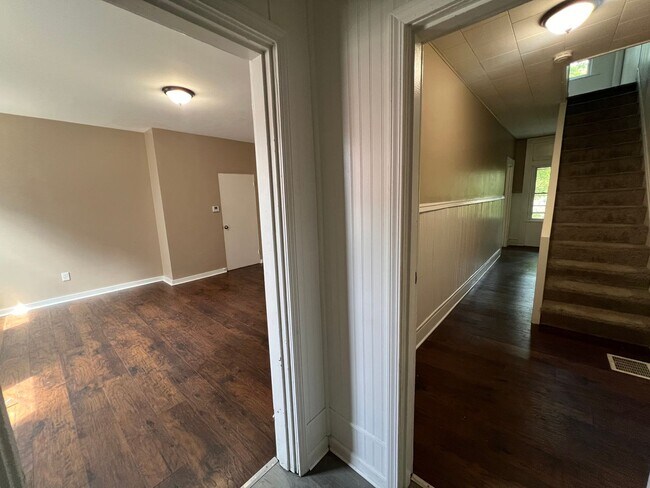 Photo - Pittsburgh - 6 Bedroom 1.5 Bathroom - For rent