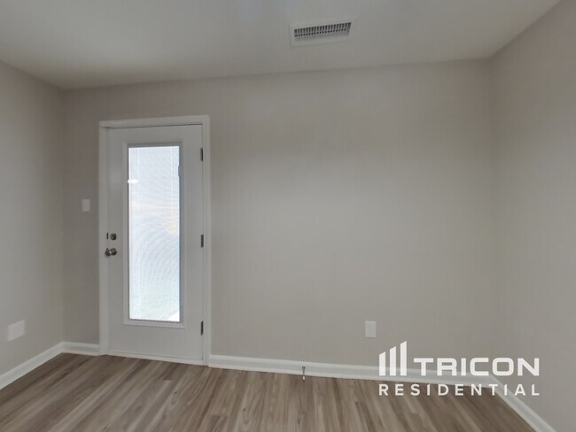 Photo - 277 Aershire Ct