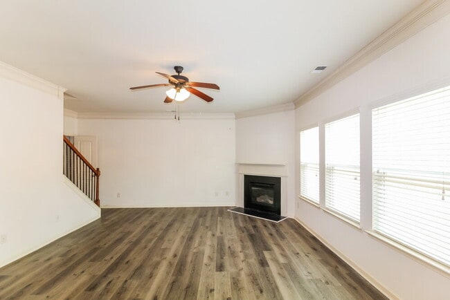 Photo - 4322 Mill Farm Ln NE