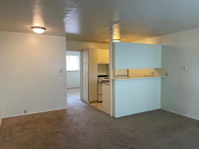 Building Photo - Updated Kitchen & Bathroom with New Flooring - Top Floor Unit 09