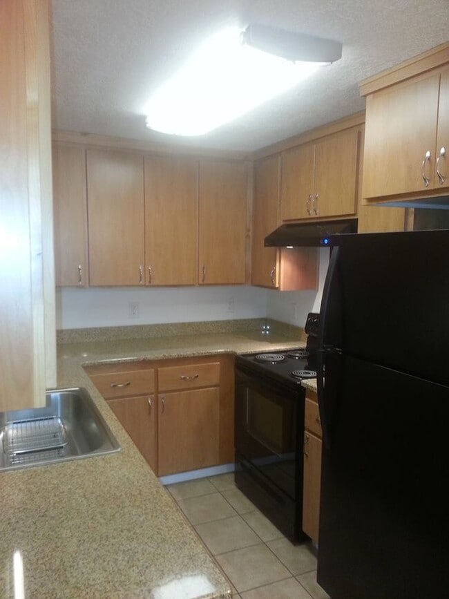 Photo - 1587 Distinctive Ct S Unidad 1585
