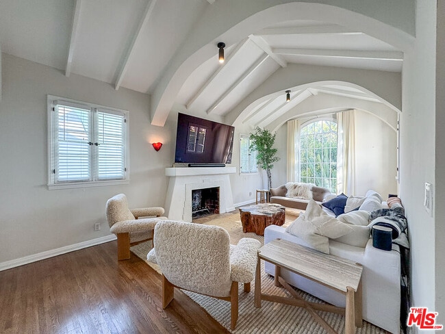 345 Westbourne Dr