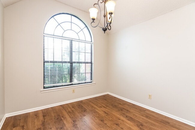 Photo - 10824 Ridgefield Dr