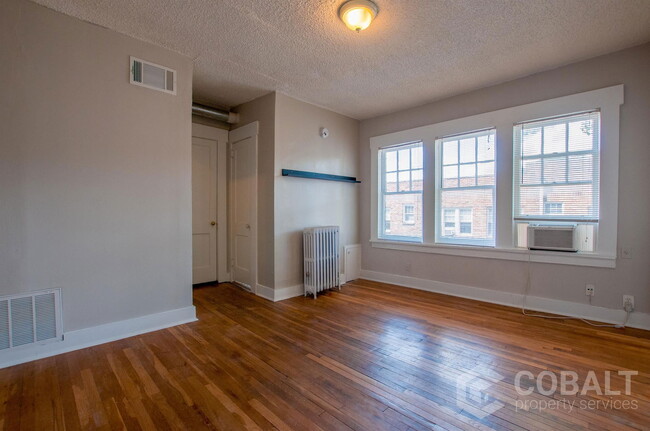 Photo - 674 Somerset Terrace NE Unidad 9 Rental