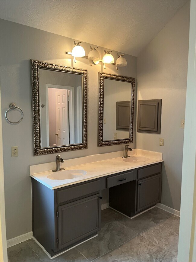Photo - 11302 Meadowchase Dr