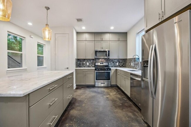 Photo - 1224 Eleanor St