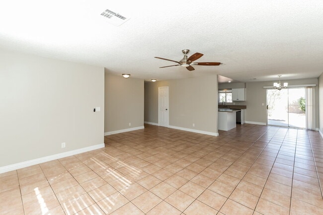 Photo - 390 Newbury Ct