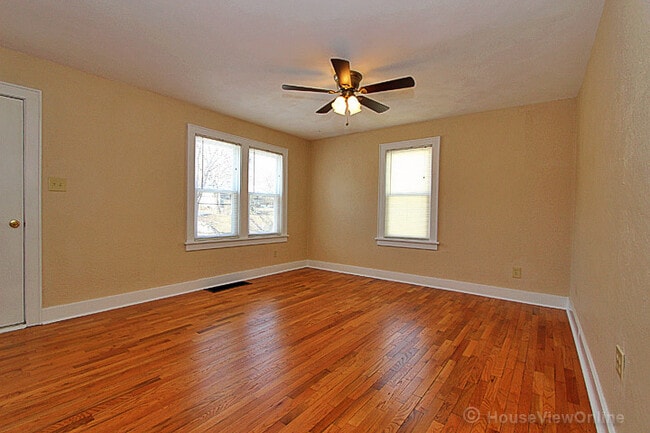 Photo - House Close To Campus!