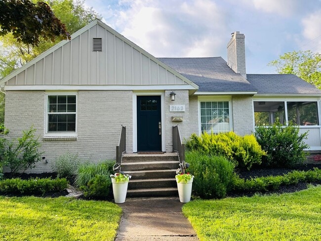 Building Photo - East Grand Rapids Gem: 4-Bedroom, 2-Bath Updated Home for Rent!