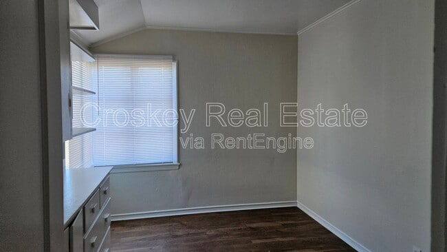 Photo - 30 W 17th St