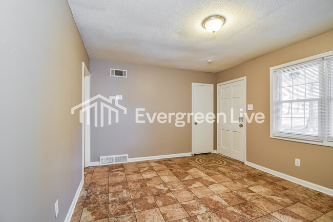 Photo - 4247 Trudy St