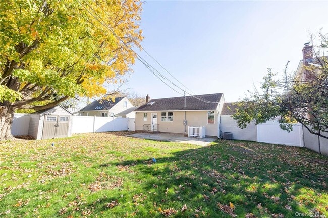 Photo - 24 Woodbine Dr S