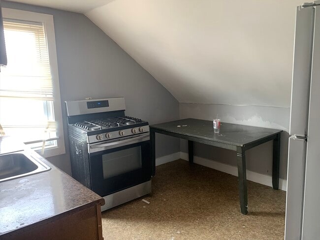 Building Photo - 861 Locust St Unit 3