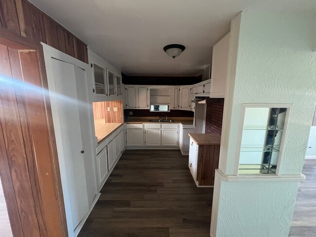 Photo - 5bedrooms 2bathrooms with CH/A