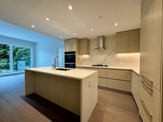 Building Photo - 5168 Cambie St Unit Voyce