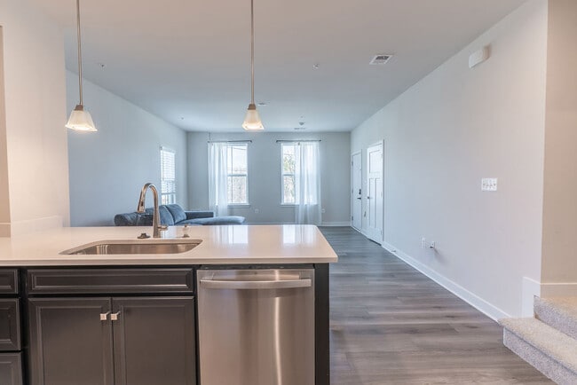 Photo - 100 Matisse Pl