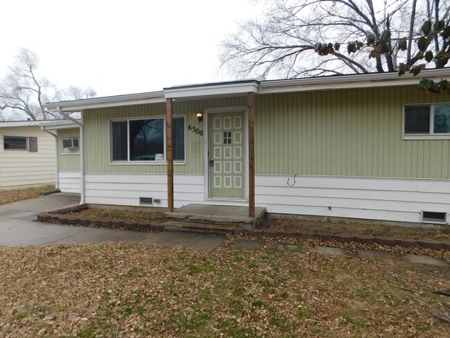Beautiful 3 Bedroom 1 Bath Home - Beautiful 3 Bedroom 1 Bath Home
