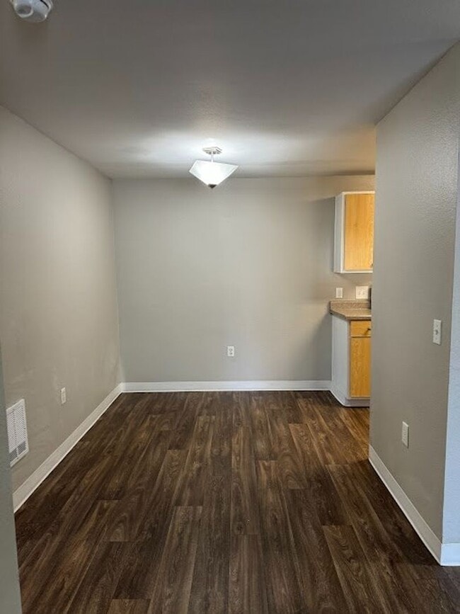 Photo - A New Wave of Living Here At Powell Court ... Unidad 65