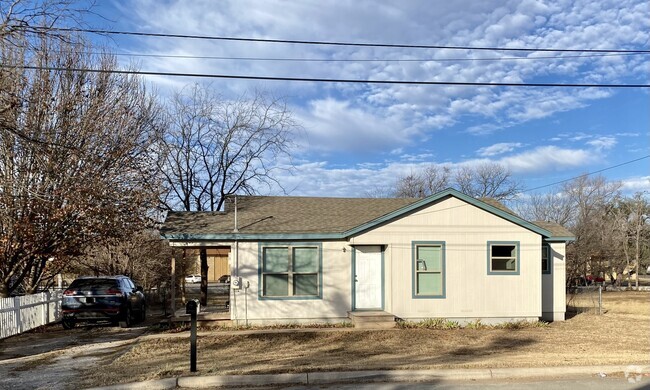 Building Photo - 110 S Hawthorne St Rental