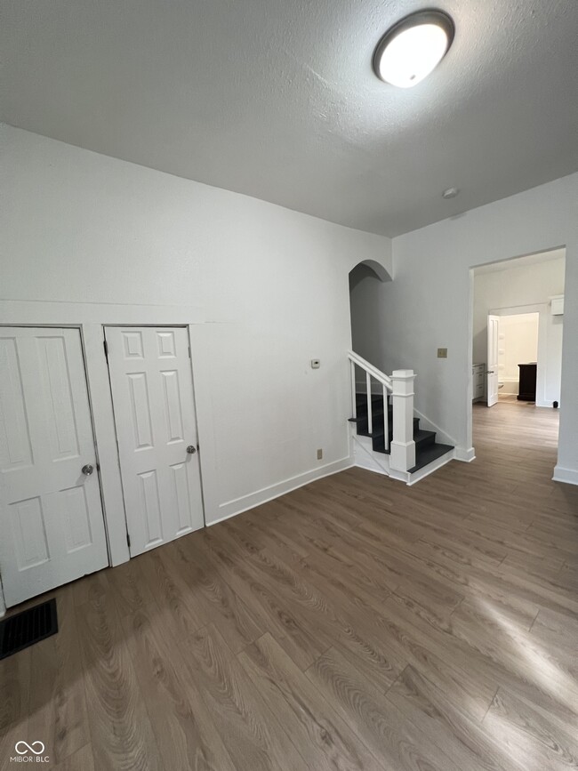 Photo - 730 W 9th St