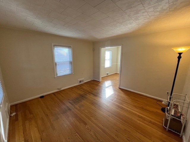 Photo - 639 Emerson St NE