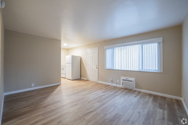 Photo - Oakridge Apartments