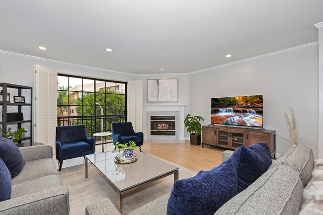 Photo - 1539 Greenfield Ave Unit 202