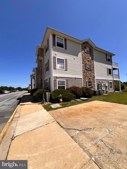 Photo - 1880 Congressional Village Dr