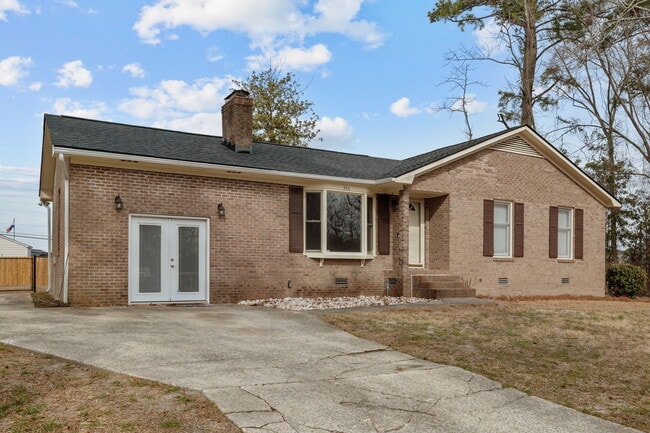 Photo - 340 Circle Dr