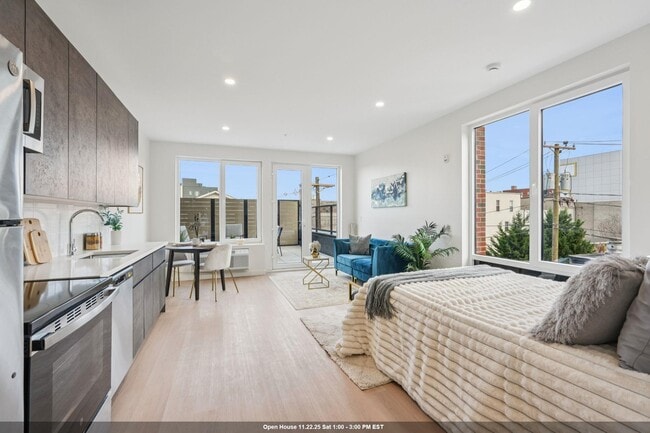 Building Photo - 1 Mallory Ave Unit 202